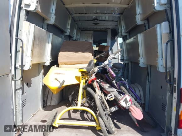 ✅ 2005 Dodge Sprinter • VIN: WD2PD744055773519 • Lot: 43644024. Listed on IAAI with 240,533 mi. Free auction sales archive from the USA and detailed vehicle history report at DreamBid. Image 8.