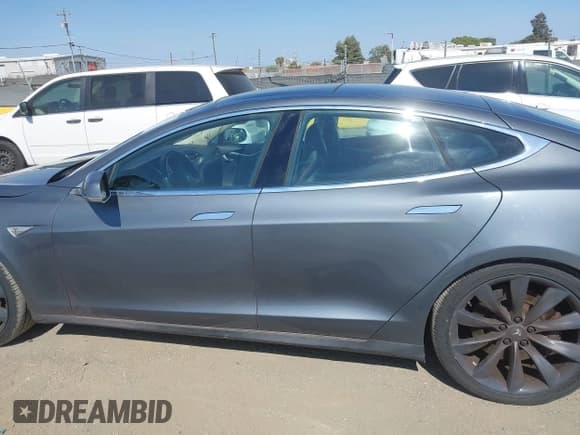 ✅ 2012 Tesla Model S Performance • VIN: 5YJSA1DPXCFP02920 • Lot: 42757374. Wystawiony na IAAI z przebiegiem 68 492 mil. Bezpłatny archiwum sprzedaży aukcyjnych z USA i szczegółowy raport historii pojazdu na DreamBid. Zdjęcie 15.