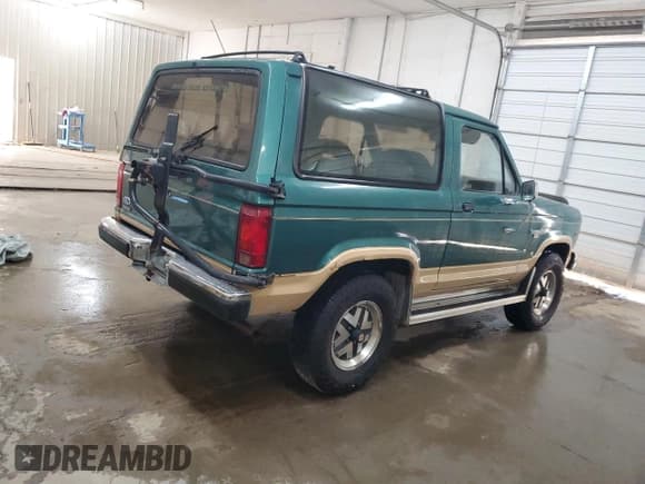 ✅ 1987 Ford Bronco • VIN: 1FMCU14T8HUA51662 • Lot: 74972024. Wystawiony na Copart z przebiegiem 26 362 mil. Bezpłatny archiwum sprzedaży aukcyjnych z USA i szczegółowy raport historii pojazdu na DreamBid. Zdjęcie 3.