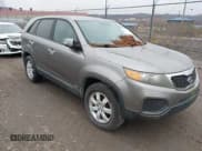 ✅ 2011 Kia Sorento LX • VIN: 5XYKTCA18BG015108 • Lot: 43728014. Wystawiony na IAAI z przebiegiem 122 055 mil. Bezpłatny archiwum sprzedaży aukcyjnych z USA i szczegółowy raport historii pojazdu na DreamBid. Zdjęcie 1.