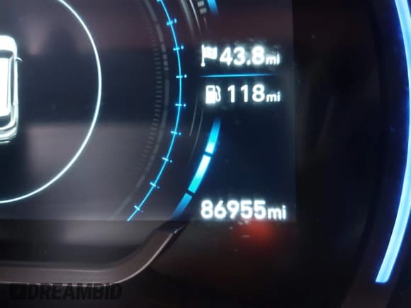 ✅ 2020 Hyundai Santa Fe Limited • VIN: 5NMS53AD9LH204460 • Lot: 42481221. Wystawiony na IAAI z przebiegiem 86 955 mil. Bezpłatny archiwum sprzedaży aukcyjnych z USA i szczegółowy raport historii pojazdu na DreamBid. Zdjęcie 16.