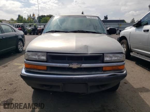 2000 Chevrolet Blazer LT with VIN 1GNDT13W5Y2220272, listed as a Copart auction lot 71961315 with 199,975 mi miles and Salvage title. Bid and sale history available at DreamBid. Image 5.