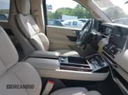 ✅ 2019 Lincoln Navigator Reserve • VIN: 5LMJJ2LT3KEL22939 • Lot: 43016695. Wystawiony na IAAI z przebiegiem 60 183 mil. Bezpłatny archiwum sprzedaży aukcyjnych z USA i szczegółowy raport historii pojazdu na DreamBid. Zdjęcie 5.