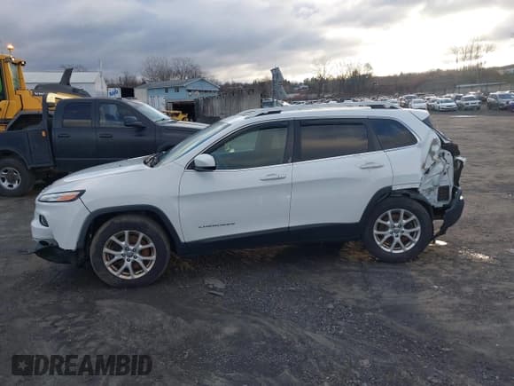✅ 2016 Jeep Cherokee Latitude • VIN: 1C4PJMCB7GW118036 • Лот: 41232593. Опубликован ранее на IAAI с пробегом 114 880 миль. Бесплатный доступ к архиву аукционных продаж из США и подробный отчёт об истории автомобиля на DreamBid. Изображение 14.