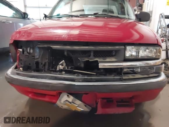 ✅ 2002 Chevrolet S-10 LS • VIN: 1GCCS19W428193679 • Лот: 41388582. Опубликован ранее на IAAI с пробегом 122 880 миль. Бесплатный доступ к архиву аукционных продаж из США и подробный отчёт об истории автомобиля на DreamBid. Изображение 18.