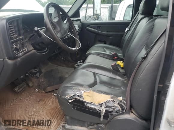 ✅ 2005 Chevrolet Silverado 1500 • VIN: 1GBJC34U35E141251 • Лот: 62311945. Опубликован ранее на Copart с пробегом 131 177 миль. Бесплатный доступ к архиву аукционных продаж из США и подробный отчёт об истории автомобиля на DreamBid. Изображение 7.