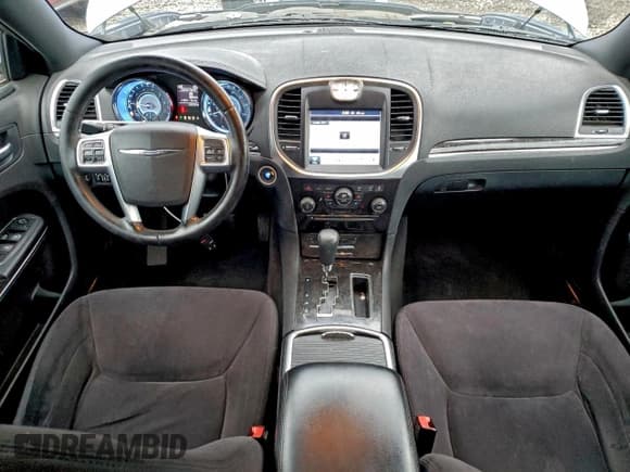 ✅ 2011 Chrysler 300 • VIN: 2C3CA4CG2BH554704 • Лот: 94666955. Опубликован ранее на Copart с пробегом 133 703 миль. Бесплатный доступ к архиву аукционных продаж из США и подробный отчёт об истории автомобиля на DreamBid. Изображение 8.