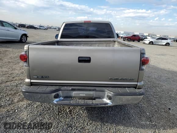 1998 Chevrolet S-10 with VIN 1GCCS1446WK252696, listed as a Copart auction lot 87238185 with 264,001 mi miles and Salvage title. Bid and sale history available at DreamBid. Image 6.