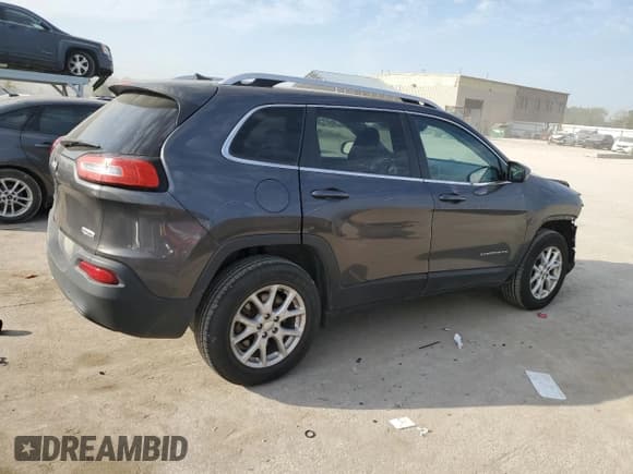 ✅ 2017 Jeep Cherokee Latitude • VIN: 1C4PJMCB8HW646850 • Lot: 84464355. Wystawiony na Copart z przebiegiem 122 509 mil. Bezpłatny archiwum sprzedaży aukcyjnych z USA i szczegółowy raport historii pojazdu na DreamBid. Zdjęcie 3.