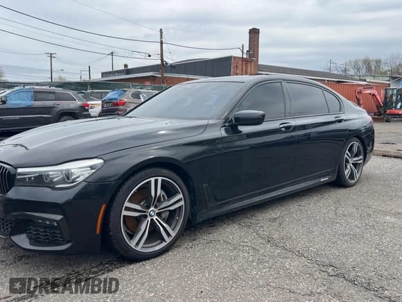 ✅ 2019 BMW 7 Series 740i • VIN: WBA7E2C5XKB217014 • Lot: 52131525. Listed on Copart with 57,450 mi. Free auction sales archive from the USA and detailed vehicle history report at DreamBid. Image 2.