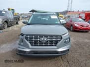 ✅ 2021 Hyundai Venue SEL • VIN: KMHRC8A36MU128047 • Lot: 41643799. Wystawiony na IAAI z przebiegiem 29 078 mil. Bezpłatny archiwum sprzedaży aukcyjnych z USA i szczegółowy raport historii pojazdu na DreamBid. Zdjęcie 13.