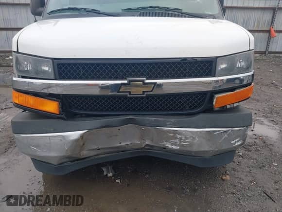 2017 Chevrolet Express Passenger LT z VIN 1GAZGPFG6H1278416, wystawiony jako IAAI lot #41113126 z przebiegiem 104 048 mil mil oraz . Historia ofert i sprzedaży dostępna na DreamBid. Obrazek 6.