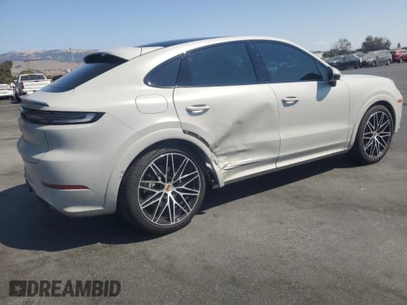 ✅ 2025 Porsche Cayenne S • VIN: WP1BL2AY9SDA39048 • Lot: 80760785. Wystawiony na Copart z przebiegiem 10 756 mil. Bezpłatny archiwum sprzedaży aukcyjnych z USA i szczegółowy raport historii pojazdu na DreamBid. Zdjęcie 3.