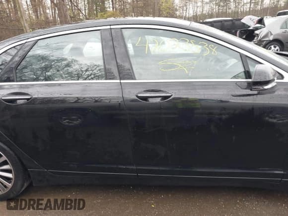 ✅ 2019 Lincoln MKZ Standard • VIN: 3LN6L5A92KR631472 • Lot: 42023538. Wystawiony na IAAI z przebiegiem 114 541 mil. Bezpłatny archiwum sprzedaży aukcyjnych z USA i szczegółowy raport historii pojazdu na DreamBid. Zdjęcie 13.