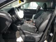 ✅ 2016 Nissan Rogue SL • VIN: 5N1AT2MV5GC884678 • Lot: 84633765. Wystawiony na Copart z przebiegiem Nie podano. Bezpłatny archiwum sprzedaży aukcyjnych z USA i szczegółowy raport historii pojazdu na DreamBid. Zdjęcie 7.