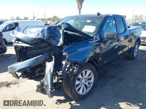 ✅ 2020 Chevrolet Silverado 1500 Custom • VIN: 1GCRWBEF7LZ133417 • Lot: 43470312. Wystawiony na IAAI z przebiegiem 107 761 mil. Bezpłatny archiwum sprzedaży aukcyjnych z USA i szczegółowy raport historii pojazdu na DreamBid. Zdjęcie 17.