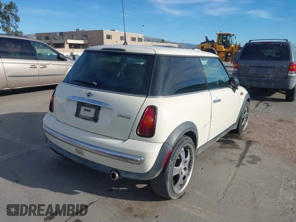 ✅ 2003 MINI Hardtop • VIN: WMWRC33473TC42303 • Лот: 41264575. Опубликован ранее на IAAI с пробегом 159 290 миль. Бесплатный доступ к архиву аукционных продаж из США и подробный отчёт об истории автомобиля на DreamBid. Изображение 4.
