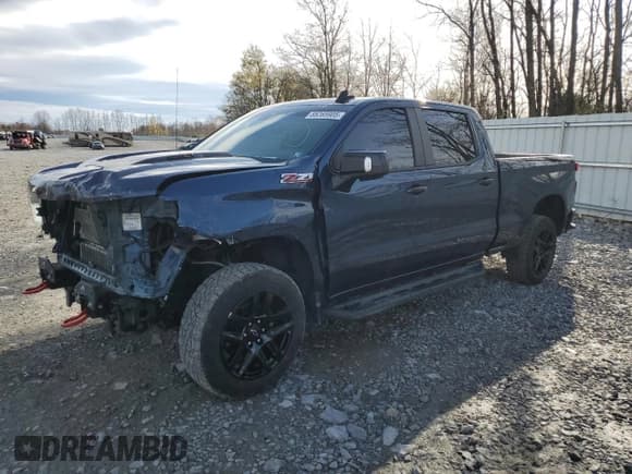 ✅ 2022 Chevrolet Silverado 1500 LT Trail Boss • VIN: 3GCUDFET3NG553742 • Lot: 85265905. Wystawiony na Copart z przebiegiem 41 518 mil. Bezpłatny archiwum sprzedaży aukcyjnych z USA i szczegółowy raport historii pojazdu na DreamBid. Zdjęcie 1.