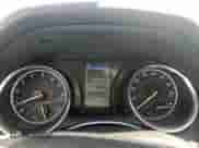 2019 Toyota Camry LE z VIN 4T1B11HK0KU794720, wystawiony jako Copart lot #66700455 z przebiegiem 102 818 mil mil oraz Czysty tytuł • Clean title. Historia ofert i sprzedaży dostępna na DreamBid. Obrazek 9.