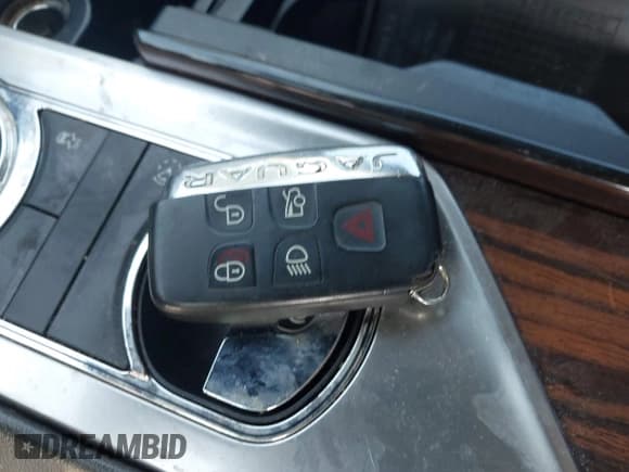 ✅ 2014 Jaguar XF T • VIN: SAJWA0ES4EPU09281 • Lot: 41573590. Wystawiony na IAAI z przebiegiem Nie podano. Bezpłatny archiwum sprzedaży aukcyjnych z USA i szczegółowy raport historii pojazdu na DreamBid. Zdjęcie 11.