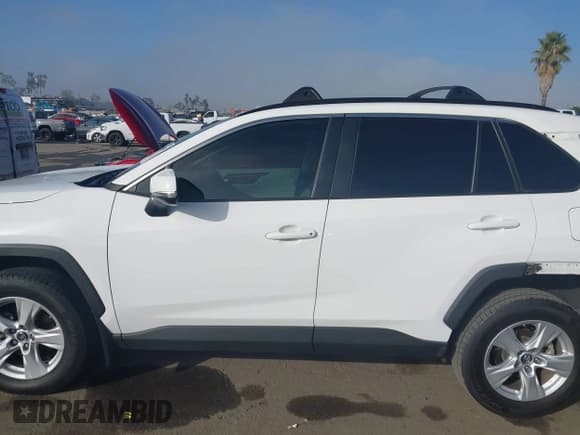 ✅ 2019 Toyota RAV4 XLE • VIN: 2T3W1RFV7KC025699 • Lot: 43616008. Wystawiony na IAAI z przebiegiem 106 677 mil. Bezpłatny archiwum sprzedaży aukcyjnych z USA i szczegółowy raport historii pojazdu na DreamBid. Zdjęcie 15.