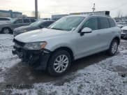 ✅ 2014 Volkswagen Touareg Sport • VIN: WVGEF9BP6ED006075 • Lot: 41478721. Wystawiony na IAAI z przebiegiem 129 150 mil. Bezpłatny archiwum sprzedaży aukcyjnych z USA i szczegółowy raport historii pojazdu na DreamBid. Zdjęcie 2.