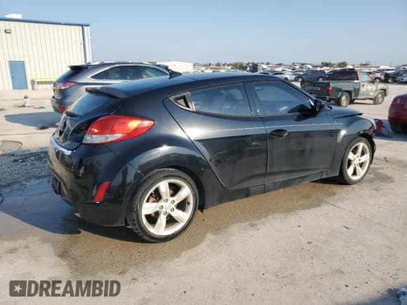 ✅ 2014 Hyundai Veloster • VIN: KMHTC6AD5EU215720 • Lot: 74894404. Wystawiony na Copart z przebiegiem 119 594 mil. Bezpłatny archiwum sprzedaży aukcyjnych z USA i szczegółowy raport historii pojazdu na DreamBid. Zdjęcie 3.