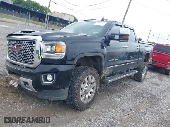 ✅ 2017 GMC Sierra 2500HD Denali • VIN: 1GT12UEY1HF108821 • Лот: 42445998. Опубликован ранее на IAAI с пробегом 97 342 миль. Бесплатный доступ к архиву аукционных продаж из США и подробный отчёт об истории автомобиля на DreamBid. Изображение 23.