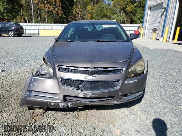 ✅ 2010 Chevrolet Malibu 1LT • VIN: 1G1ZC5E08AF174474 • Lot: 87068385. Wystawiony na Copart z przebiegiem 233 073 mil. Bezpłatny archiwum sprzedaży aukcyjnych z USA i szczegółowy raport historii pojazdu na DreamBid. Zdjęcie 5.