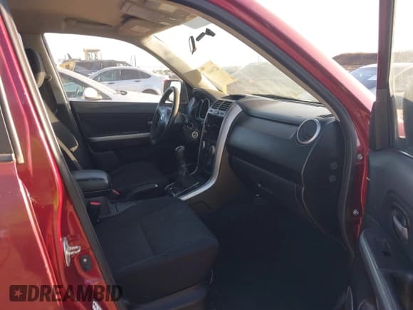 ✅ 2007 Suzuki Grand Vitara • VIN: JS3TE941574200236 • Lot: 42396081. Wystawiony na IAAI z przebiegiem 141 382 mil. Bezpłatny archiwum sprzedaży aukcyjnych z USA i szczegółowy raport historii pojazdu na DreamBid. Zdjęcie 5.