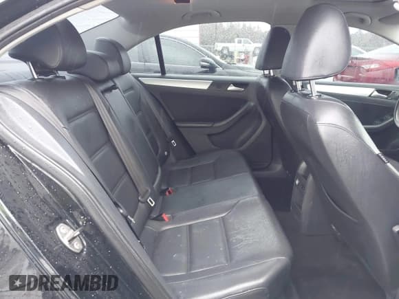 ✅ 2014 Volkswagen Jetta SE • VIN: 3VWD17AJ8EM400226 • Lot: 43564543. Wystawiony na IAAI z przebiegiem 194 106 mil. Bezpłatny archiwum sprzedaży aukcyjnych z USA i szczegółowy raport historii pojazdu na DreamBid. Zdjęcie 8.