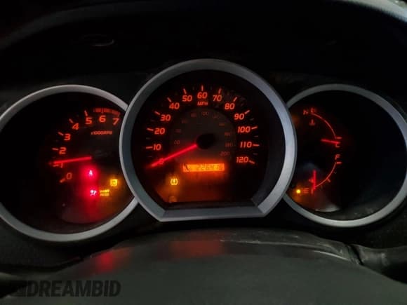 ✅ 2009 Toyota Tacoma • VIN: 5TEPX42NX9Z656035 • Lot: 82067325. Wystawiony na Copart z przebiegiem 226 418 mil. Bezpłatny archiwum sprzedaży aukcyjnych z USA i szczegółowy raport historii pojazdu na DreamBid. Zdjęcie 9.