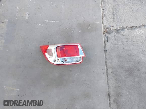 2016 Chevrolet Malibu LT z VIN 1G11C5SA1GF122302, wystawiony jako IAAI lot #43632990 z przebiegiem 125 478 mil mil oraz . Historia ofert i sprzedaży dostępna na DreamBid. Obrazek 12.