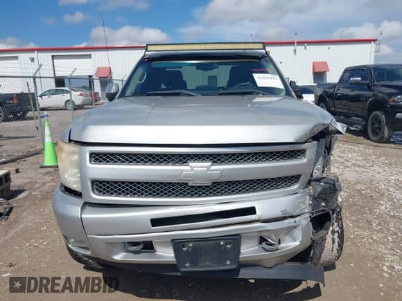 2010 Chevrolet Silverado 1500 LT с VIN 1GCSKSE33AZ173896, выставлен на аукционе IAAI как лот 43259193 с пробегом 143 529 миль миль и . История ставок и продаж доступна на DreamBid. Изображение 12.