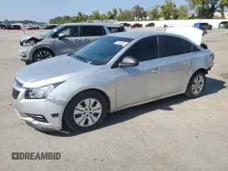 ✅ 2012 Chevrolet Cruze LS • VIN: 1G1PC5SH9C7402268 • Лот: 71603835. Опубликован ранее на Copart с пробегом 172 283 миль. Бесплатный доступ к архиву аукционных продаж из США и подробный отчёт об истории автомобиля на DreamBid. Изображение 1.