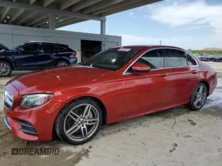 ✅ 2019 Mercedes-Benz E 300 • VIN: WDDZF4JB8KA511164 • Lot: 63814545. Wystawiony na Copart z przebiegiem Nie podano. Bezpłatny archiwum sprzedaży aukcyjnych z USA i szczegółowy raport historii pojazdu na DreamBid. Zdjęcie 1.