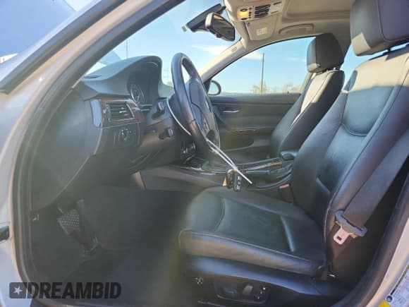 ✅ 2008 BMW 3 Series 328xi • VIN: WBAVC93518K042893 • Lot: 90275975. Listed on Copart with 135,293 mi. Free auction sales archive from the USA and detailed vehicle history report at DreamBid. Image 7.