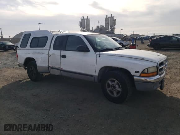 ✅ 1997 Dodge Dakota • VIN: 1B7GL23X0VS124517 • Lot: 82896894. Wystawiony na Copart z przebiegiem 227 782 mil. Bezpłatny archiwum sprzedaży aukcyjnych z USA i szczegółowy raport historii pojazdu na DreamBid. Zdjęcie 4.