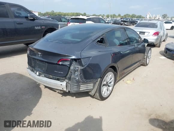 ✅ 2021 Tesla Model 3 Long Range • VIN: 5YJ3E1EB0MF062004 • Lot: 43516419. Wystawiony na IAAI z przebiegiem Nie podano. Bezpłatny archiwum sprzedaży aukcyjnych z USA i szczegółowy raport historii pojazdu na DreamBid. Zdjęcie 4.