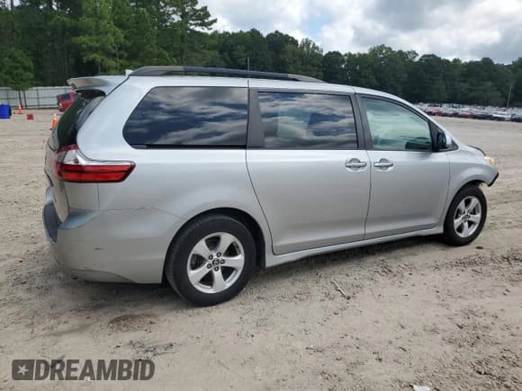 ✅ 2019 Toyota Sienna LE Auto Access Seat • VIN: 5TDKZ3DC0KS982049 • Lot: 69997545. Listed on Copart with 183,800 mi. Free auction sales archive from the USA and detailed vehicle history report at DreamBid. Image 3.