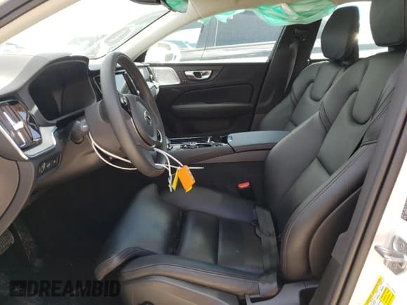 ✅ 2022 Volvo S60 Inscription • VIN: 7JRBR0FL0NG162212 • Lot: 39594533. Wystawiony na Copart z przebiegiem 9 351 mil. Bezpłatny archiwum sprzedaży aukcyjnych z USA i szczegółowy raport historii pojazdu na DreamBid. Zdjęcie 7.
