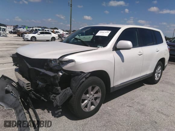 ✅ 2013 Toyota Highlander • VIN: 5TDZK3EH2DS097139 • Lot: 41885225. Listed on IAAI with 162,021 mi. Free auction sales archive from the USA and detailed vehicle history report at DreamBid. Image 2.