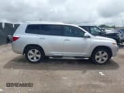 ✅ 2010 Toyota Highlander Limited • VIN: 5TDYK3EH3AS014289 • Lot: 42714759. Wystawiony na IAAI z przebiegiem 135 739 mil. Bezpłatny archiwum sprzedaży aukcyjnych z USA i szczegółowy raport historii pojazdu na DreamBid. Zdjęcie 13.