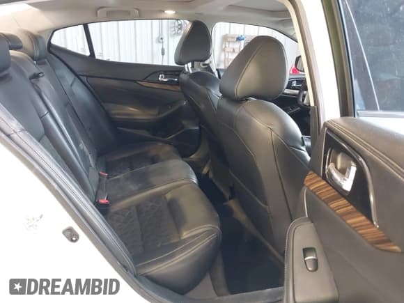 ✅ 2016 Nissan Maxima Platinum • VIN: 1N4AA6AP6GC449388 • Lot: 42489210. Listed on IAAI with 85,769 mi. Free auction sales archive from the USA and detailed vehicle history report at DreamBid. Image 8.