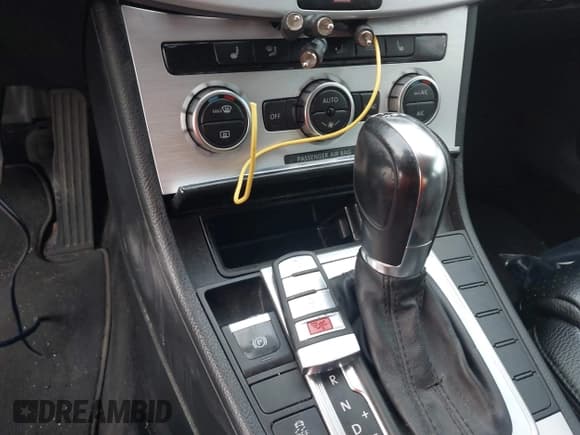 ✅ 2013 Volkswagen CC R-Line • VIN: WVWBP7AN0DE568216 • Лот: 43820609. Опубликован ранее на IAAI с пробегом 60 242 миль. Бесплатный доступ к архиву аукционных продаж из США и подробный отчёт об истории автомобиля на DreamBid. Изображение 11.