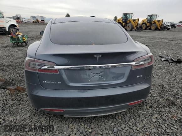 ✅ 2015 Tesla Model S 85D • VIN: 5YJSA1E20FF117416 • Lot: 90315585. Wystawiony na Copart z przebiegiem 119 245 mil. Bezpłatny archiwum sprzedaży aukcyjnych z USA i szczegółowy raport historii pojazdu na DreamBid. Zdjęcie 6.