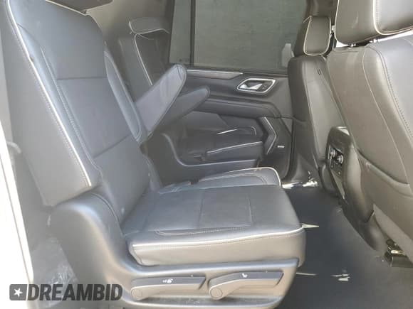 ✅ 2023 Chevrolet Suburban Premier • VIN: 1GNSCFKD4PR299511 • Lot: 67101454. Wystawiony na Copart z przebiegiem Nie podano. Bezpłatny archiwum sprzedaży aukcyjnych z USA i szczegółowy raport historii pojazdu na DreamBid. Zdjęcie 11.