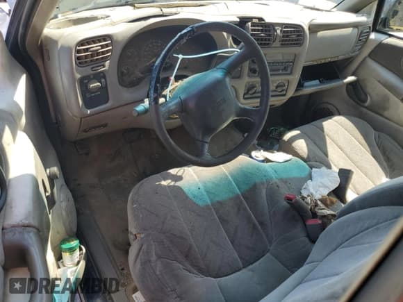 ✅ 2000 GMC Sonoma SLS • VIN: 1GTCS1959Y8209021 • Lot: 61758175. Wystawiony na Copart z przebiegiem 211 981 mil. Bezpłatny archiwum sprzedaży aukcyjnych z USA i szczegółowy raport historii pojazdu na DreamBid. Zdjęcie 8.