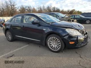 ✅ 2010 Suzuki Kizashi • VIN: JS2RF9A56A6100628 • Лот: 85762744. Опубликован ранее на Copart с пробегом 142 167 миль. Бесплатный доступ к архиву аукционных продаж из США и подробный отчёт об истории автомобиля на DreamBid. Изображение 4.