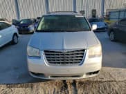 ✅ 2010 Chrysler Town & Country Touring Plus • VIN: 2A4RR8D1XAR496098 • Lot: 83935055. Wystawiony na Copart z przebiegiem 137 826 mil. Bezpłatny archiwum sprzedaży aukcyjnych z USA i szczegółowy raport historii pojazdu na DreamBid. Zdjęcie 5.